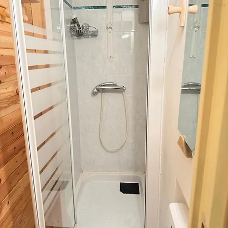 Dans Avec Jardin Apartment *