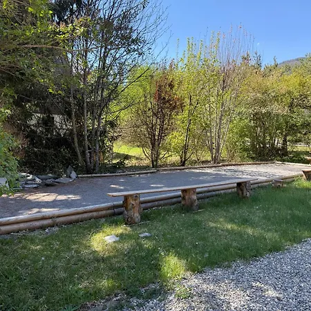 Dans Avec Jardin Apartment *
